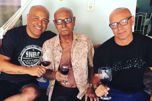 Pai de Rick, da dupla com Renner, sofre AVC e estado é grave