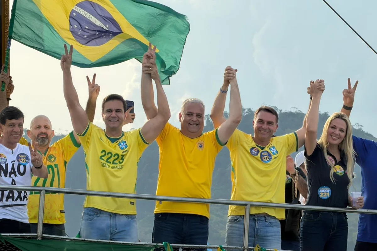 Flávio Bolsonaro e Renato Araújo em Angra dos Reis (RJ) Flávio Bolsonaro e Renato Araújo em Angra dos Reis (RJ)