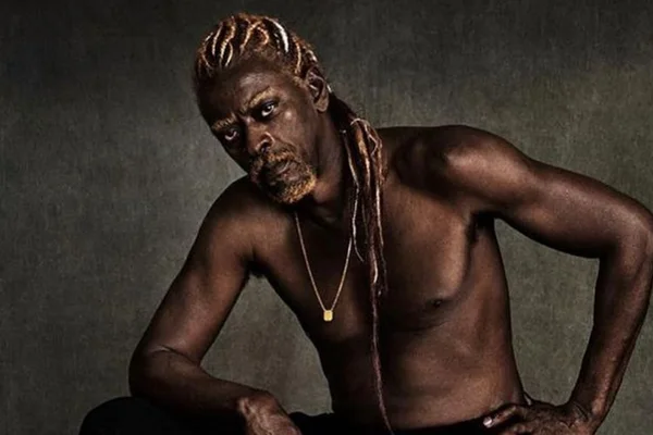 Foto colorida de Seu Jorge