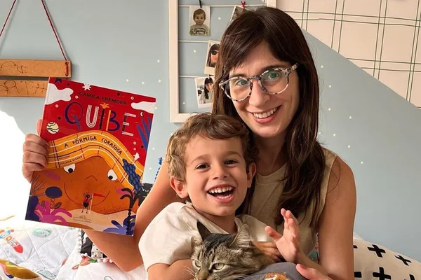 Podcaster Camila Fremder lança livro em parceria com o filho - Metrópoles