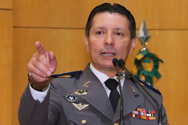 Deputado do PSL oferece R$ 10 mil a quem matar assassino de jovem