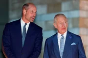 William está irritado com o pai, o rei Charles, por se mostrar acessível a Harry 
