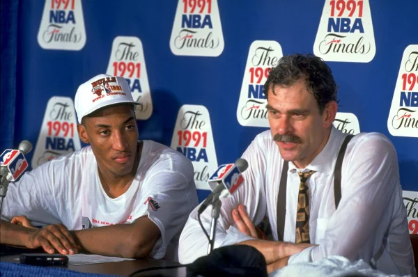 Ex-Chicago Bulls, Scottie Pippen acusa Phil Jackson de racismo