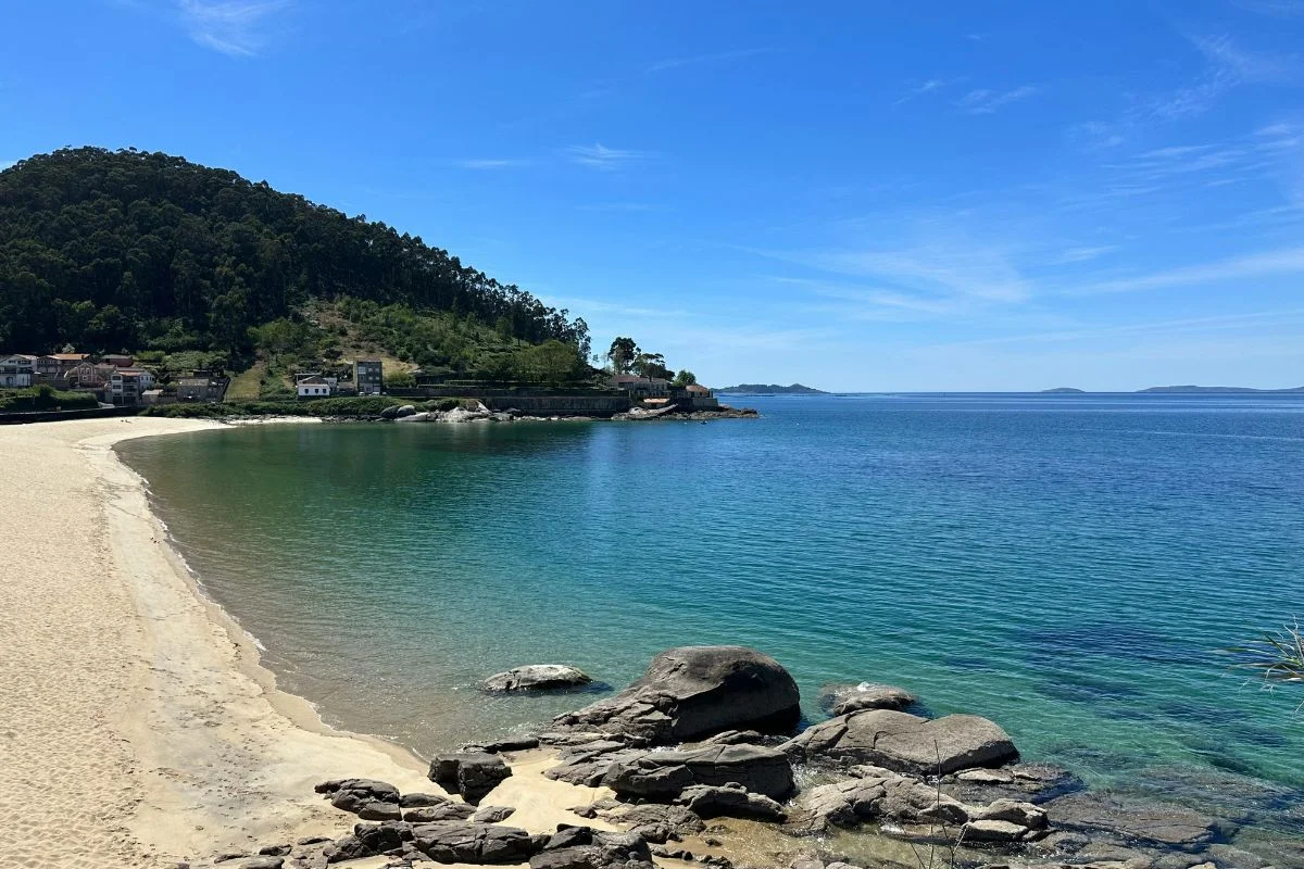 Praia de Loira, localizada no município de Marín, na província de Pontevedra, região da Galícia, na Espanha Praia de Loira, localizada no município de Marín, na província de Pontevedra, região da Galícia, na Espanha