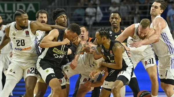 Jogo de basquete do Real Madrid termina em briga generalizada; assista