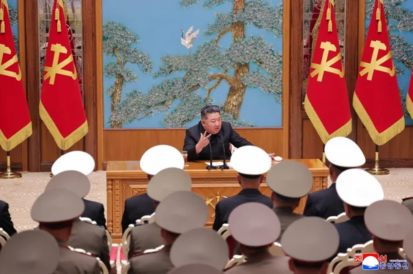 Imagem colorida mostra Kim Jong-un - Metrópoles