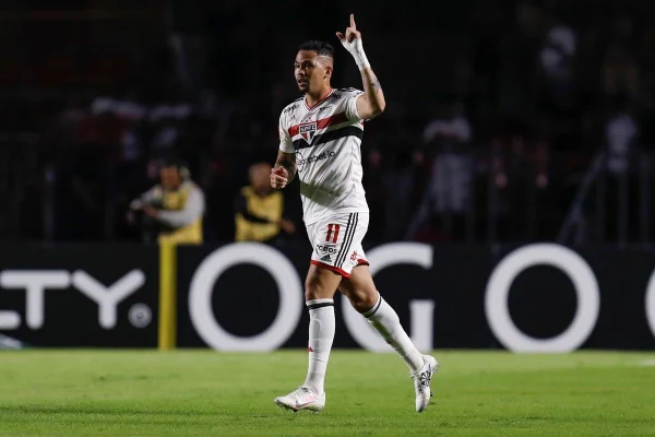 Luciano durante partida do São Paulo