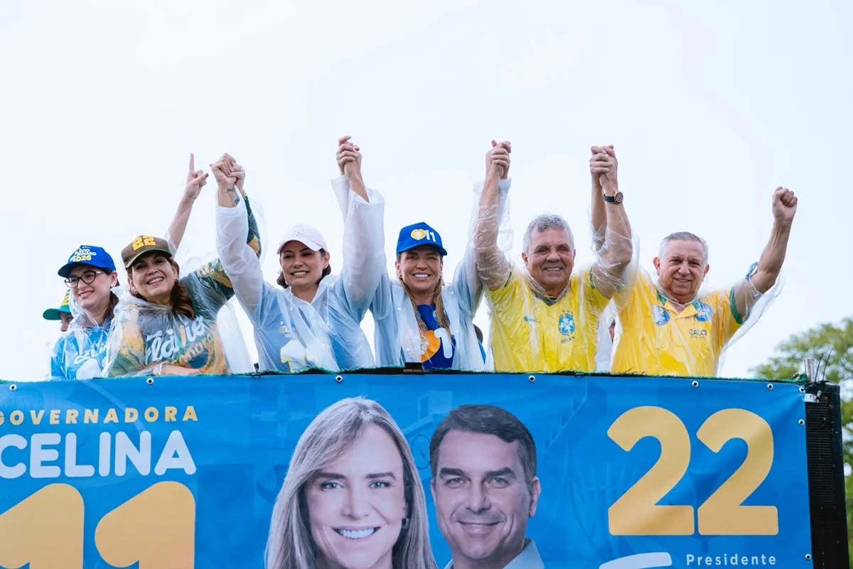 Bia Kicis, Michelle Bolsonaro, Celina Leão, Alberto Fraga e Izalci em ato da direita no DF Bia Kicis, Michelle Bolsonaro, Celina Leão, Alberto Fraga e Izalci em ato da direita no DF