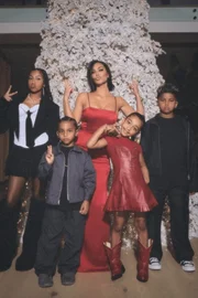 Kim Kardashian e filhos