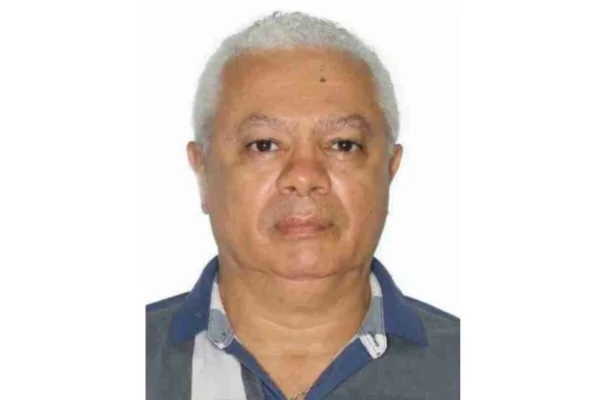 Foto colorida de homem idoso com cabelo branco e sem barba - Metrópoles