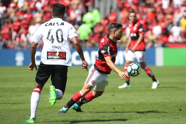 Sob vaias, Fla perde para o Vitória. Torcida pede saída de Zé Ricardo