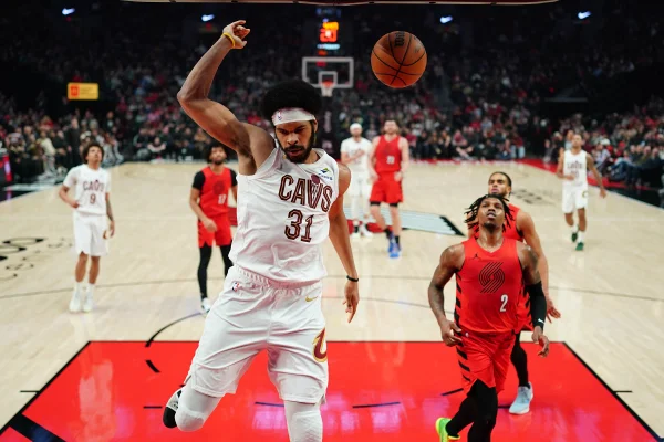Foto colorida de Jarrett Allen - Metrópoles