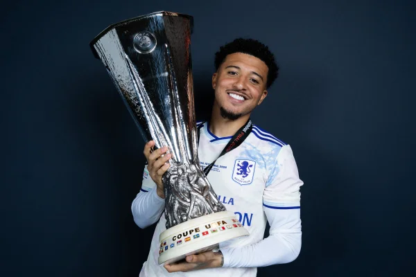 Foto colorida de Jadon Sancho - Metrópoles