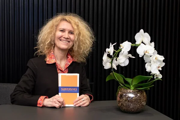 Ph.D Gisèle Szczyglak apresenta livro em evento do Elas Pedem Vista