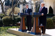 Bolsonaro em pronunciamento à imprensa, ao lado de Trump, no Jardim da Casa Branca