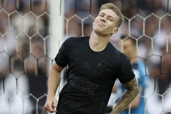 Foto colorida de Charles, volante do Corinthians - Metrópoles