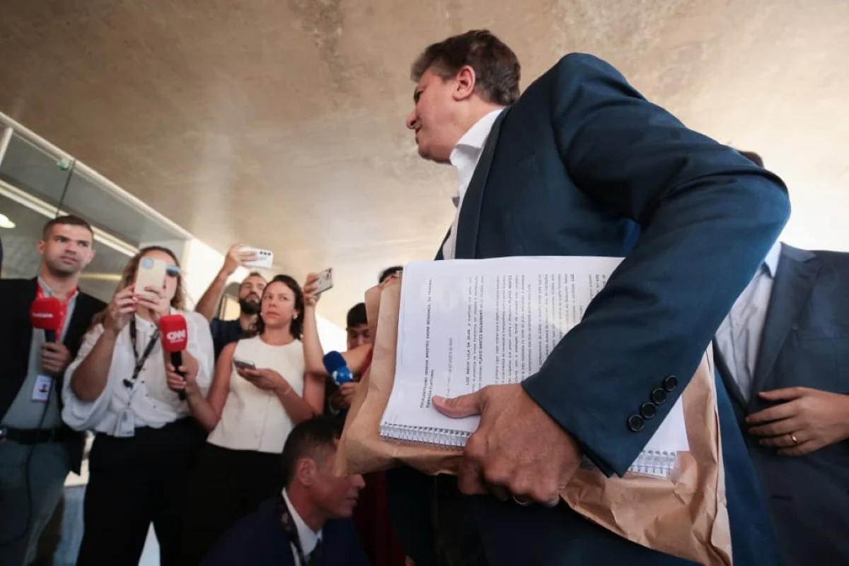Ao TSE, Lula pede entrega simultânea de autorizações para derrubar sigilos - imagem 7 Ao TSE, Lula pede entrega simultânea de autorizações para derrubar sigilos - imagem 7