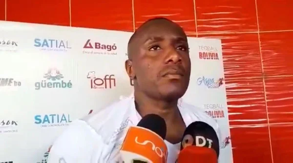 Jogador promete cortar o pênis caso seu time seja rebaixado; assista