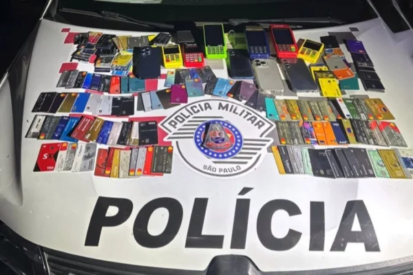 Sofrimento tricolor: PM flagra ambulantes aplicando golpe no MorumBis