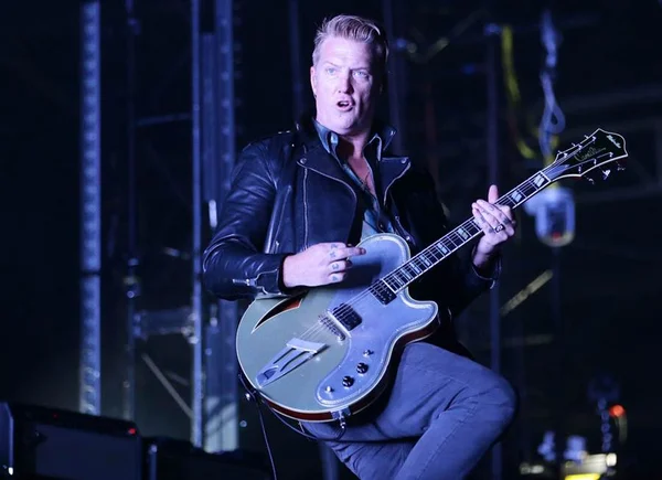 Crítica: “Villains” desbrava face mais pop do Queens of the Stone Age