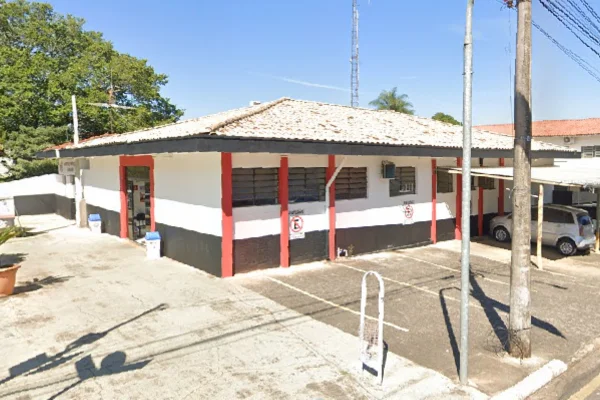 Imagem colorida da delegacia de Jaguariúna. Metrópoles