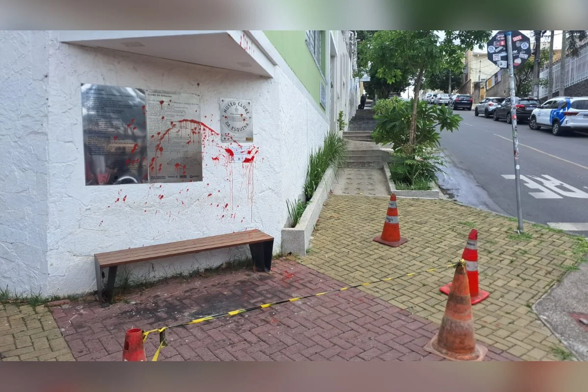 Esquina do 'Clube da Esquina' é vandalizada em BH Esquina do 'Clube da Esquina' é vandalizada em BH