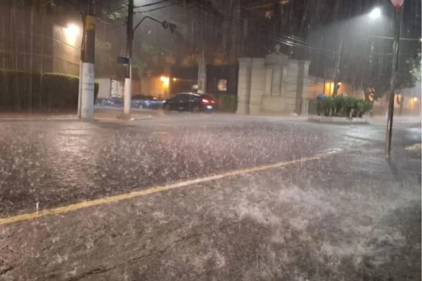 Defesa Civil faz previsão de chuva forte com raios e intensas rajadas de vento para o estado de São Paulo. Alerta vale até sábado (12) - Metrópoles