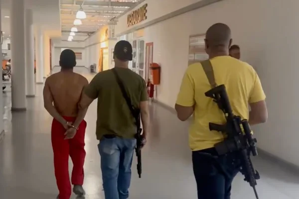 Polícia Civil prende dois foragidos condenados por roubos no RJ