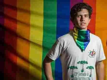 Polícia prende suspeitos de envolvimento na morte de professor LGBT