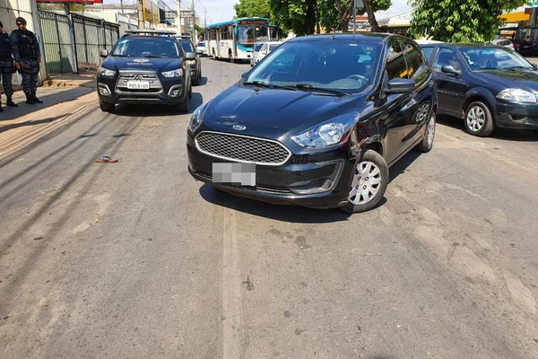 Motorista de aplicativo é rendido e tem carro roubado no DF