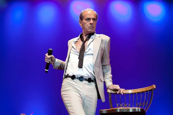 Ney Matogrosso comemora 50 anos de carreira com parceria inédita