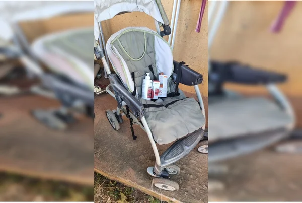 Mulher usa carrinho de bebê para furtar farmácia
