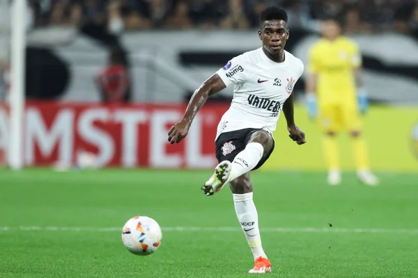 Félix Torres atuando pelo Corinthians