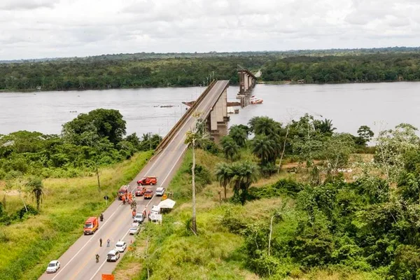 “Pessoas gritaram por socorro quando ponte caiu”, diz testemunha