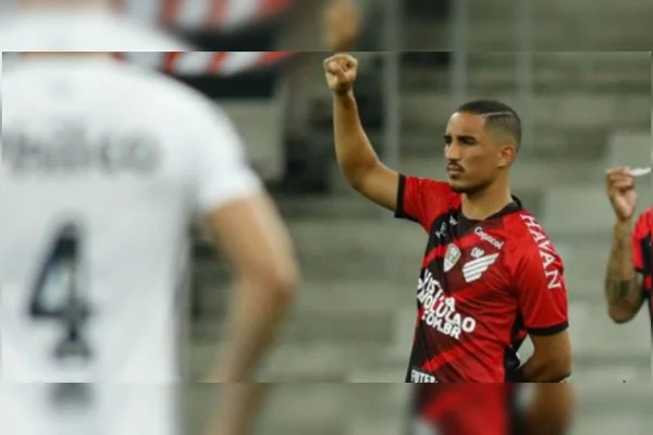 Athletico-PR bate reservas do Santos e engata 4ª vitória seguida no Brasileiro