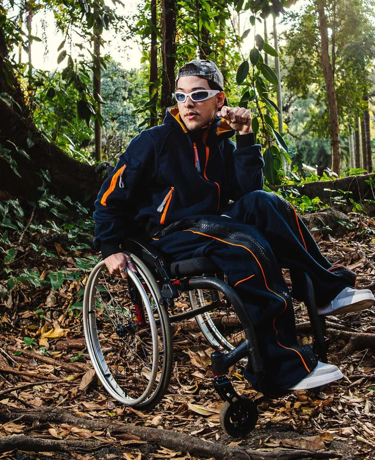 A cor escolhida para as peças foi o azul escuro, evitando que as sujeiras fiquem evidentes A cor escolhida para as peças foi o azul escuro, evitando que as sujeiras fiquem evidentes