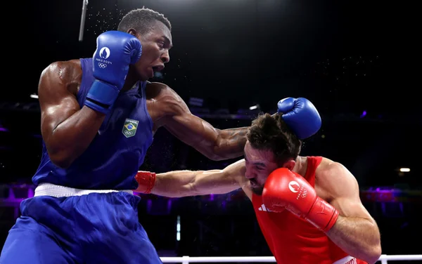 Olimpíadas 2024: Keno Marley derrota Patrick Brown e avança no boxe