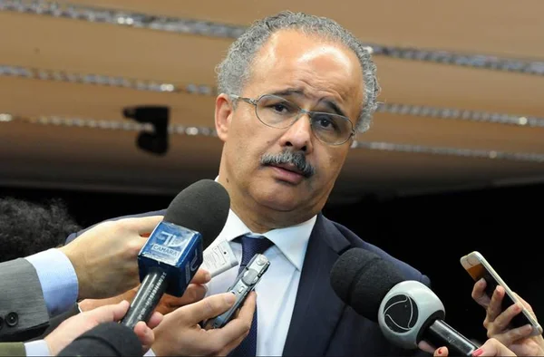 Reforma política poderá blindar presidentes da Câmara e do Senado