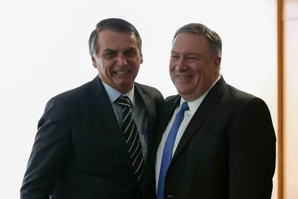 Pompeo afirma que EUA apoiam “com entusiasmo” Brasil na OCDE