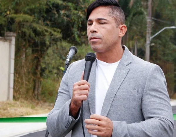 Imagem colorida do prefeito de Barra do Piraí (RJ), Mario Esteves - Metrópoles