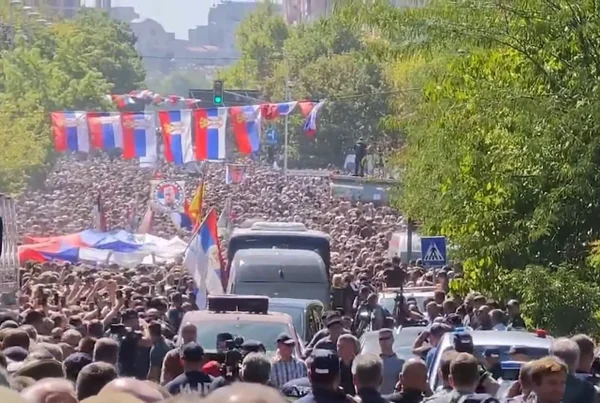 Funeral de Ratko Mladic, o “Açougueiro da Bósnia”, reúne milhares na Sérvia