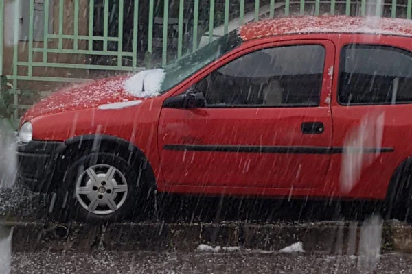Vídeo: É neve? Chuva de granizo assusta moradores do DF