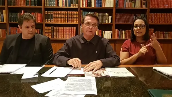 No Facebook, Bolsonaro diz que vai à ONU “enfrentar” europeus