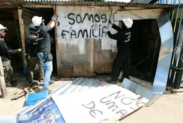 Primeiro dia da retirada de chacareiros acaba sem incidentes no Guará