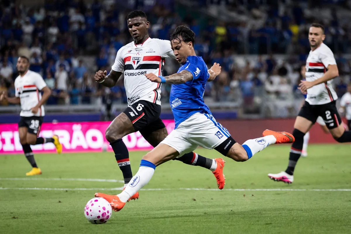 O Cruzeiro recebeu o São Paulo no Mineirão e venceu O Cruzeiro recebeu o São Paulo no Mineirão e venceu
