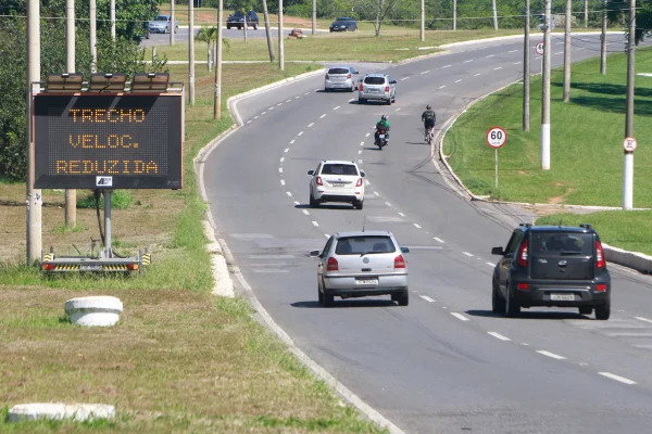 Atenção. Trecho da L4 Norte tem velocidade reduzida para 60 km/h
