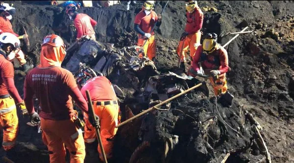 Bombeiros localizam caminhonete perdida desde primeiro dia de buscas em Brumadinho