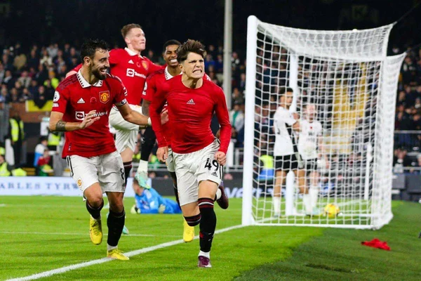Jovem de 18 anos garante vitória do United sobre o Fulham no Inglês