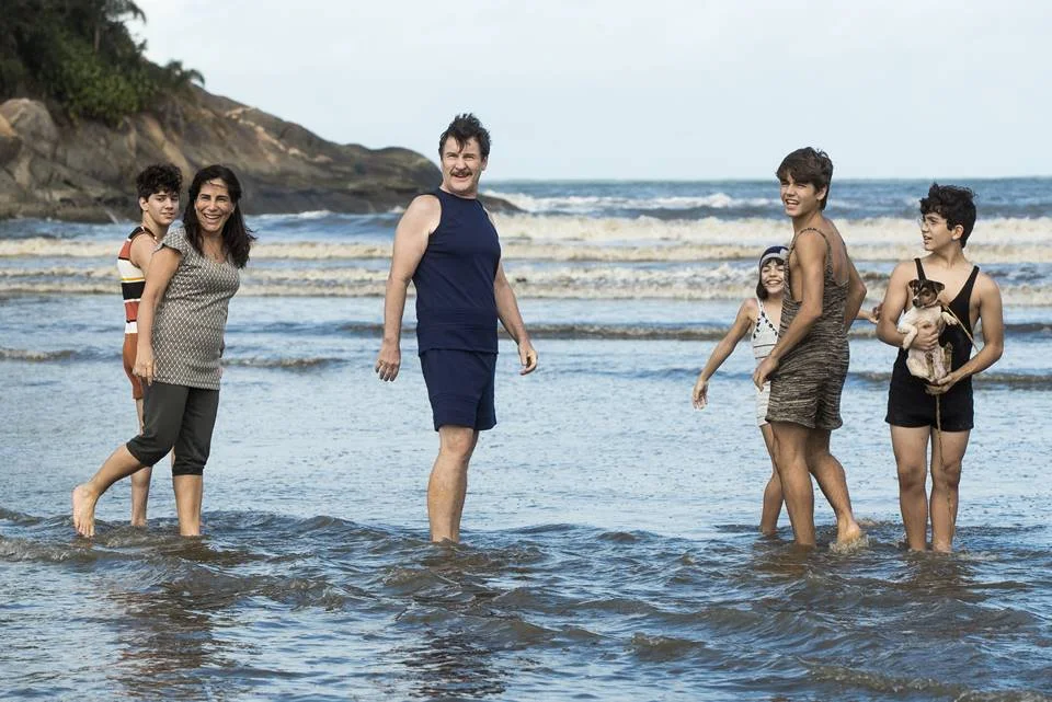Lola (Gloria Pires), Julio (Antonio Calloni), Carlos (Xande Valois), Isabel (Maju Lima), Julinho (Davi de Oliveira) e Alfredo (Pedro Sol) Lola (Gloria Pires), Julio (Antonio Calloni), Carlos (Xande Valois), Isabel (Maju Lima), Julinho (Davi de Oliveira) e Alfredo (Pedro Sol)