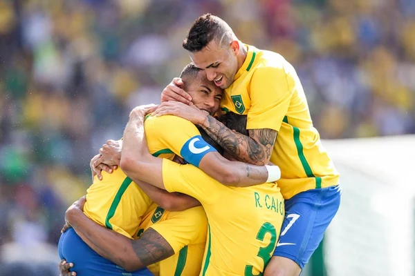 Rodízio para a faixa de capitão da Seleção Brasileira dá o que falar
